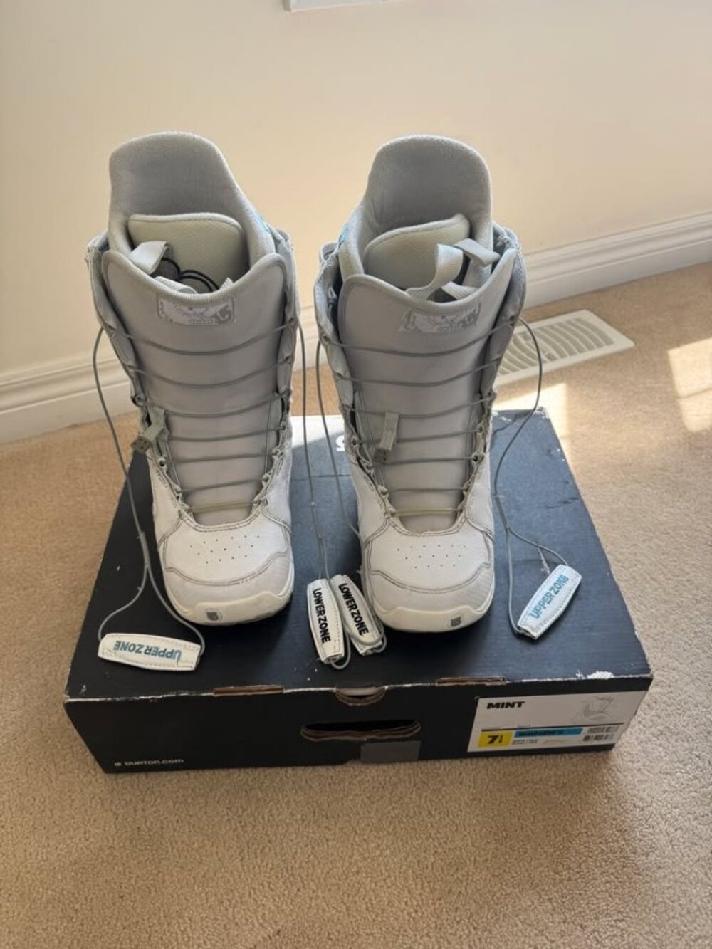 Burton Mint Womenโs Snowboard Boots - Size 7.5